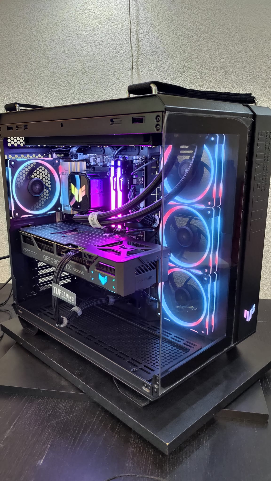 Asus Line 9800X3D + RTX 5070 Ti